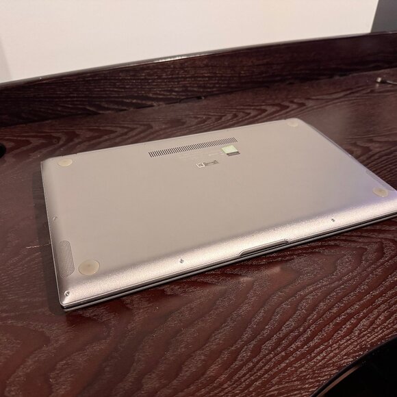 Asus Zenbook 15" (4K | Core i7 | GTX 1650) - Picture 2 of 8